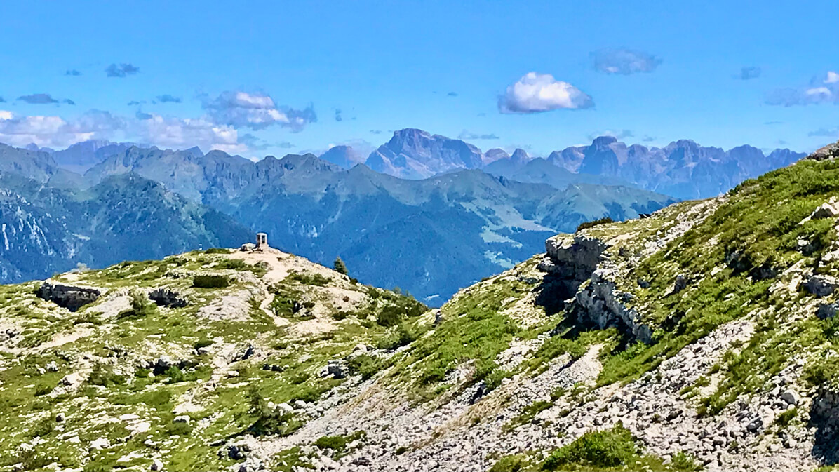 cippo austriaco e panorami da cima Ortigara