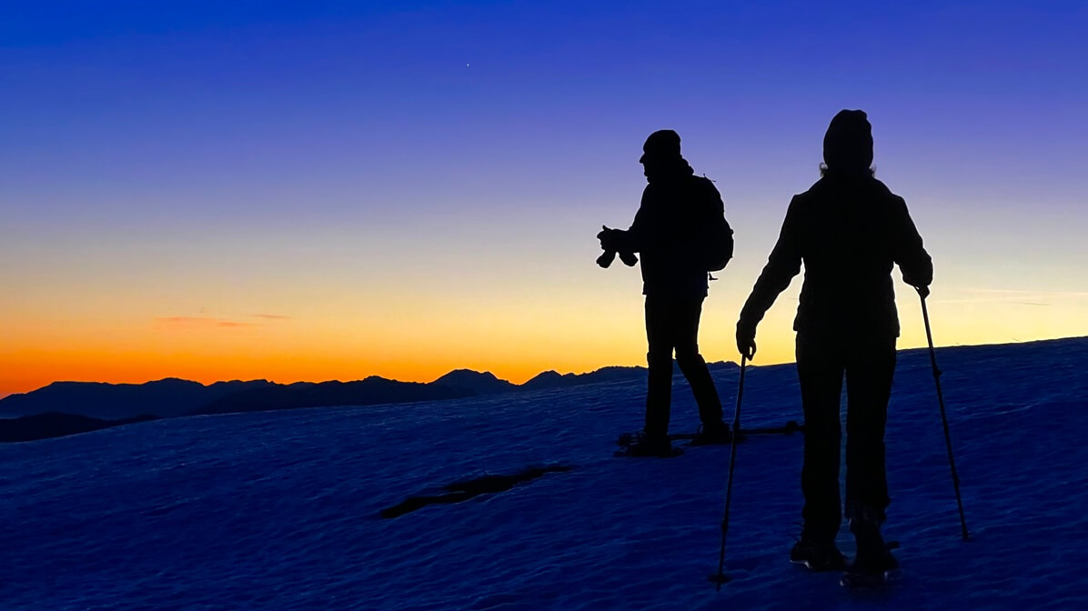 tramonto neve ciaspolata donne